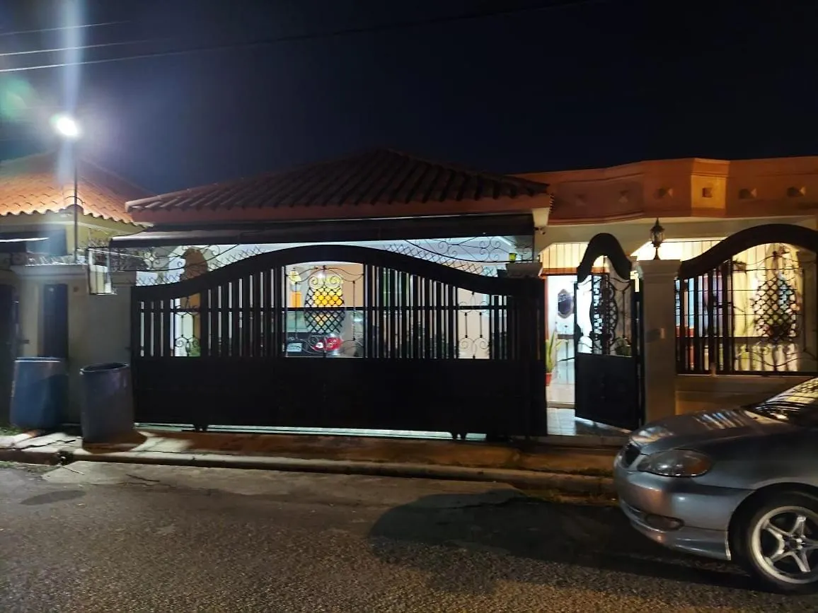 Hermosa Casa Urbanizacion Jardines Del Norte Santiago De Los Caballeros